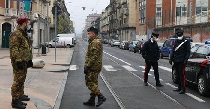 Италия Армия опустошила улицы Турина. Преступления сошли на нет.