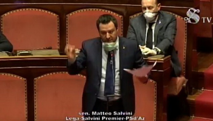 Сальвини в итальянском сенате продолжает обвинять Китай.