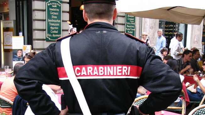 Владелец бара в Турине выстрелил в воздух