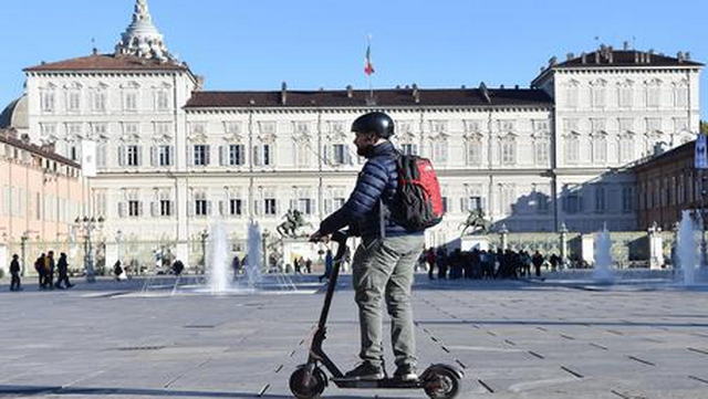 Для велосипедистов и самокатчиков в Турине сделали видеоуроки